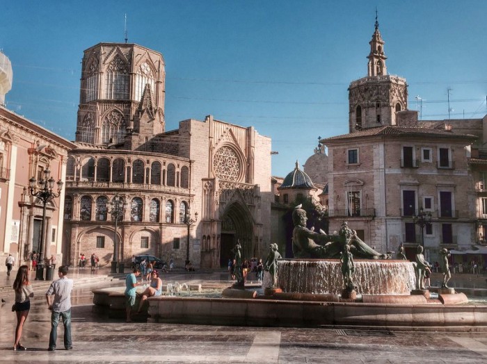That's me, there in the lower left, savoring the stunning sights at the resplendent Plaza de la Reina