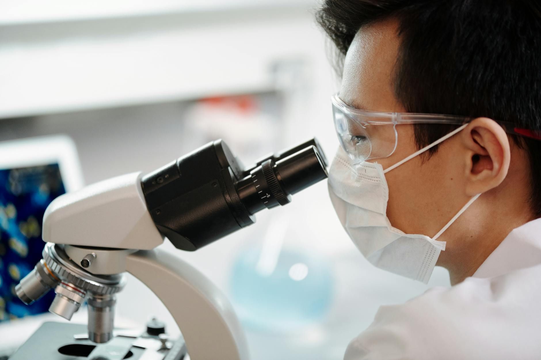 Can GPT-4 Outdo Scientists? Testing AI’s Skills at Writing Reader-Friendly Science Summaries