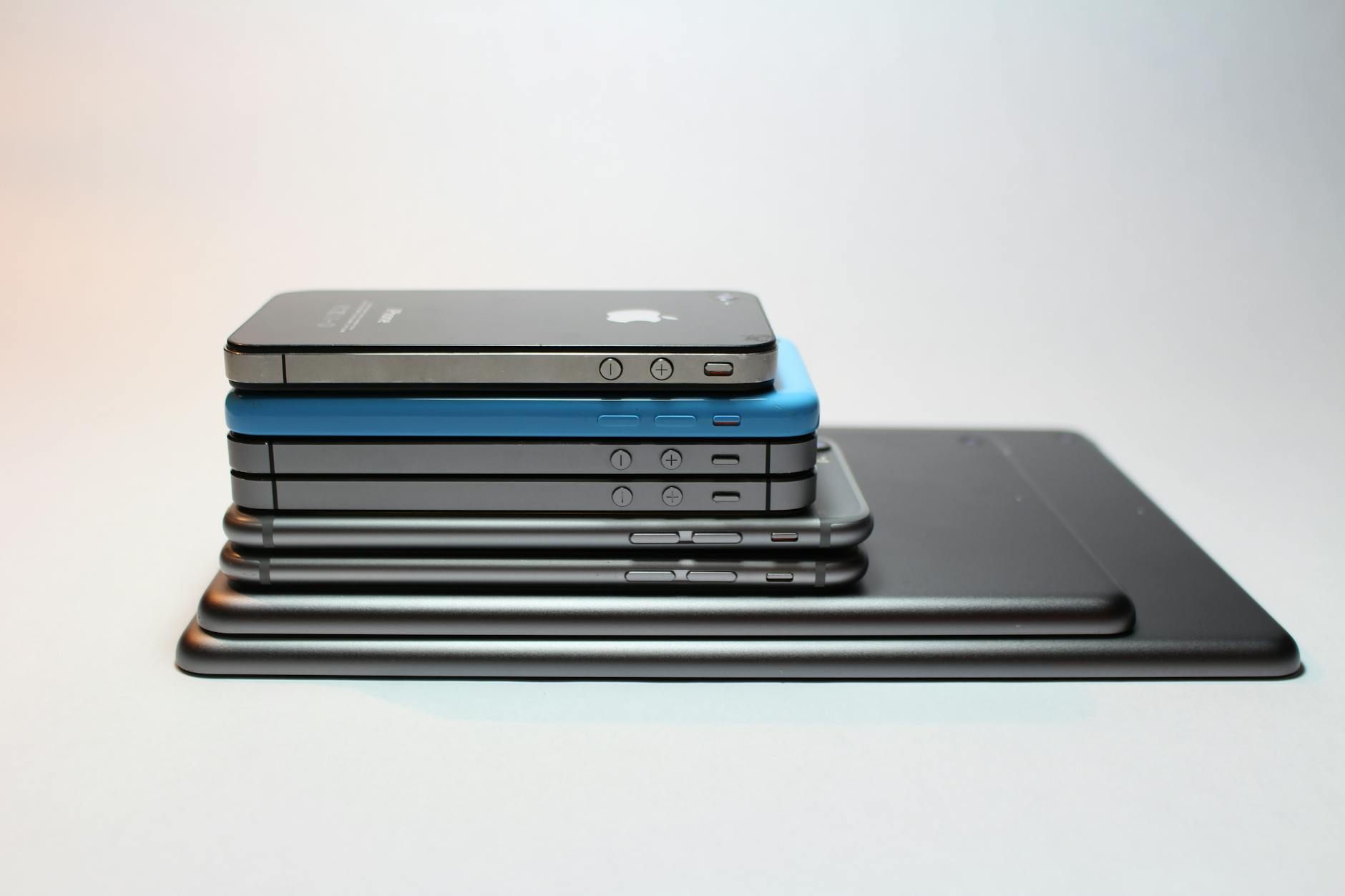Researchers Highlight Need for New Benchmarks to Assess AI Models That Can Navigate Smartphones