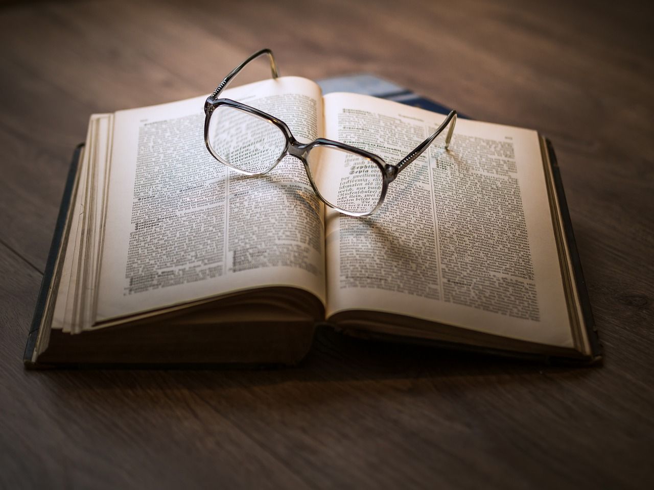 Science Summaries Are Simpler, but Not by Much—Can AI Do Better?