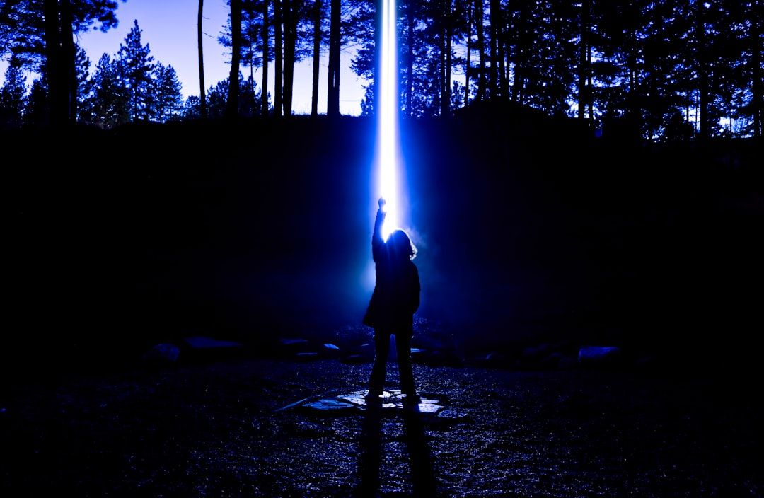 The End of the Lone-Wolf AI: Kimi K2.5’s Agent Swarm Goes Parallel