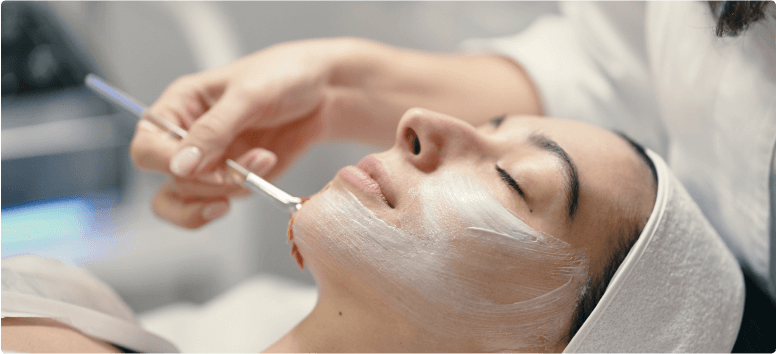 featured image - Elevate Your Skincare Routine: Deep Cleansing Facials in Dubai's Oasis