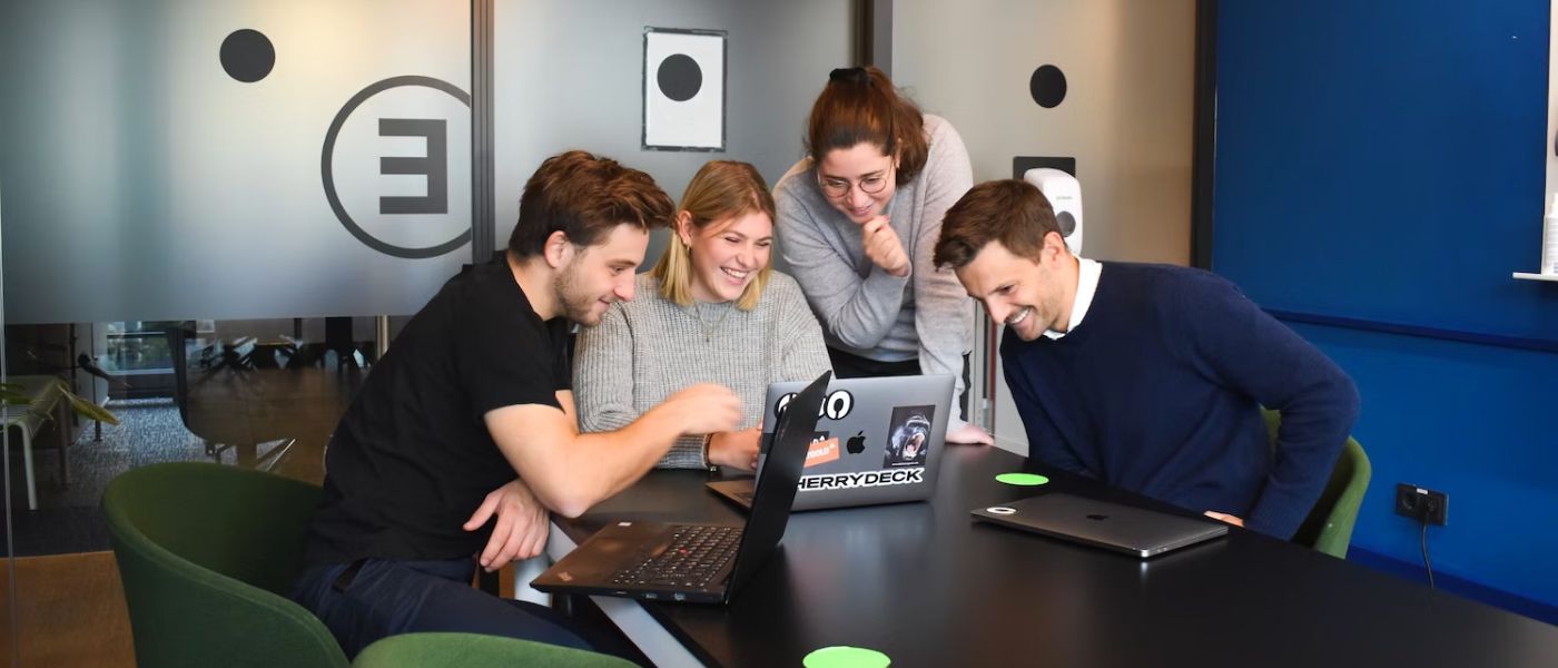 Modern Approaches to Complex IT Development: Sorting Out Team Communications