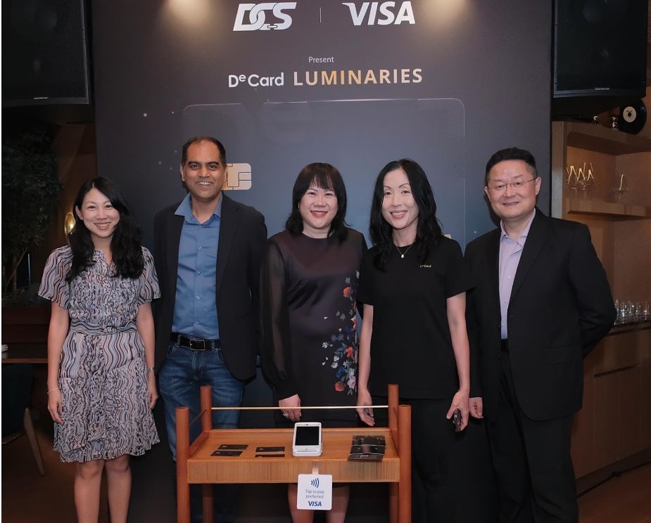 DeCard Luminaries launch event. (From L-R) Kerri Teo, Head of Sellers & Fintechs, Singapore and Brunei, Visa; Nischint Sanghavi, Head of Digital Currencies Asia Pacific, Visa; Karen Low, CEO, DCS; Joan Han, COO, DCS; Jia Hang, Chairman, DCS. 