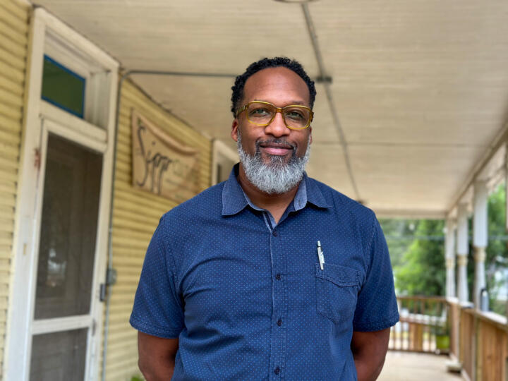 Caption: Carlton Turner describes his internet as “AOL-like,” meaning the speeds are slow. This hinders his ability to run his organization, the Mississippi Center for Cultural Production. Credit: Aallyah Wright, Capital B