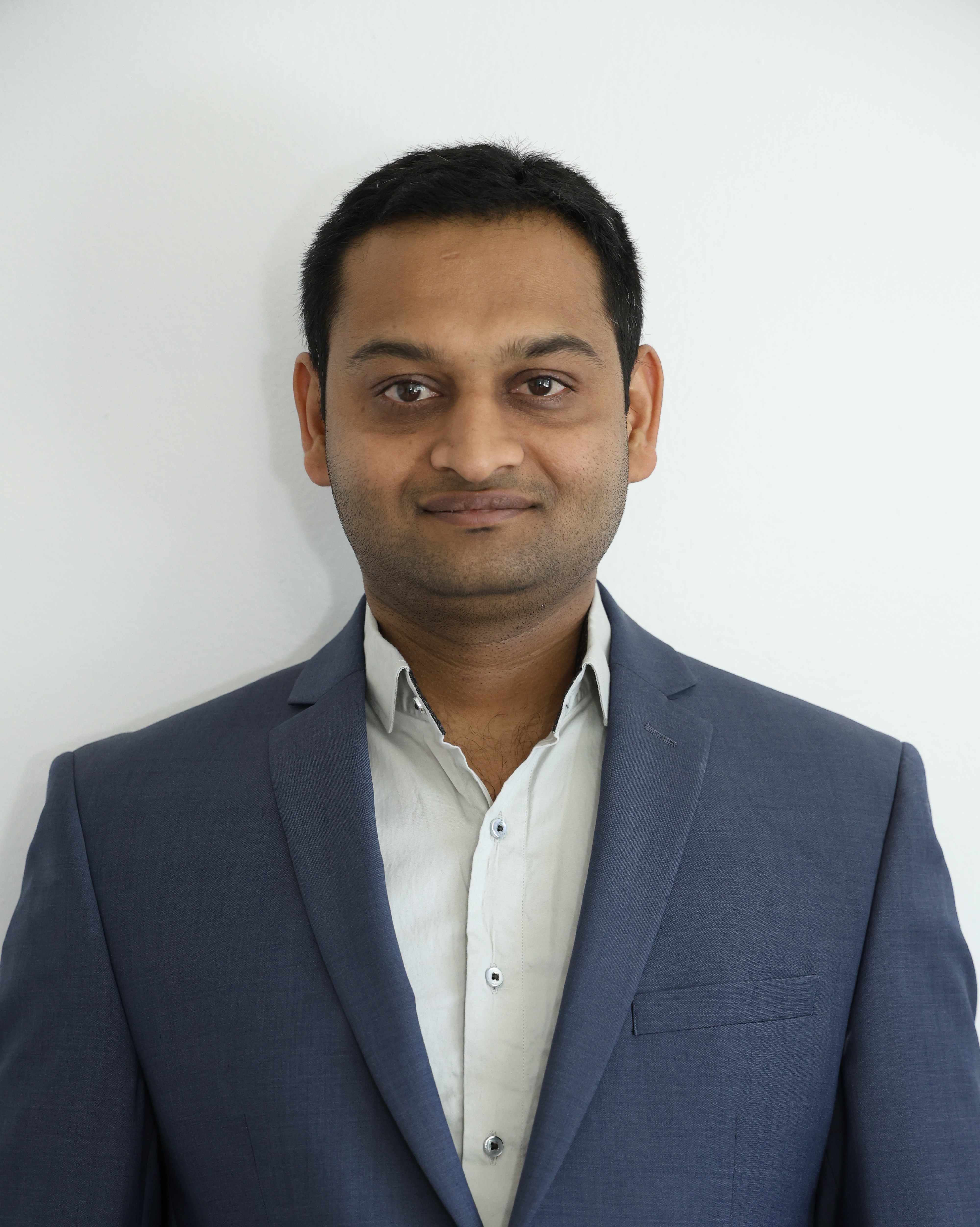 Ashish Sakariya: Excelling in Relationship Banking as HDFC Bank Assistant Manager