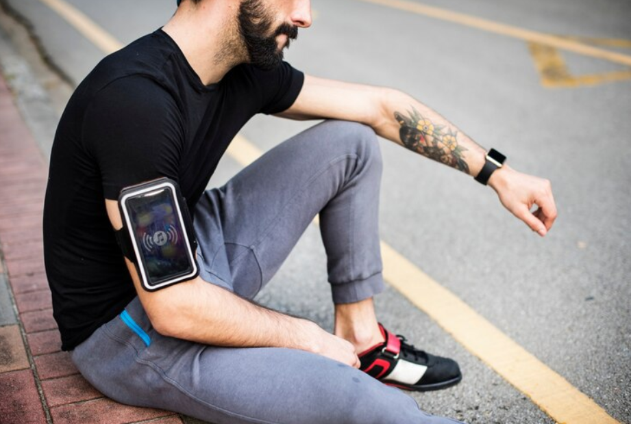 How AposHealth Is Revolutionizing Chronic Pain Relief with AI and Wearable Tech