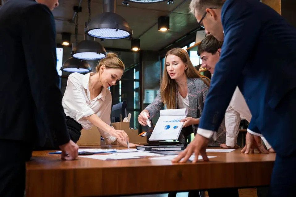 If You’re a Fintech, Make Sure 40% of Your Staff Is in IT
