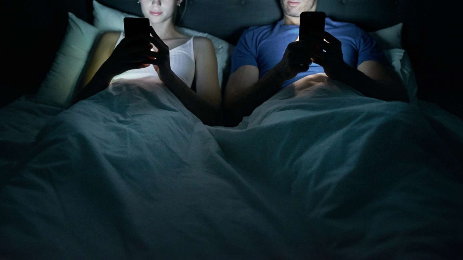Beyond the Screen: How Modern Technology Is Redefining Our Relationships and Love