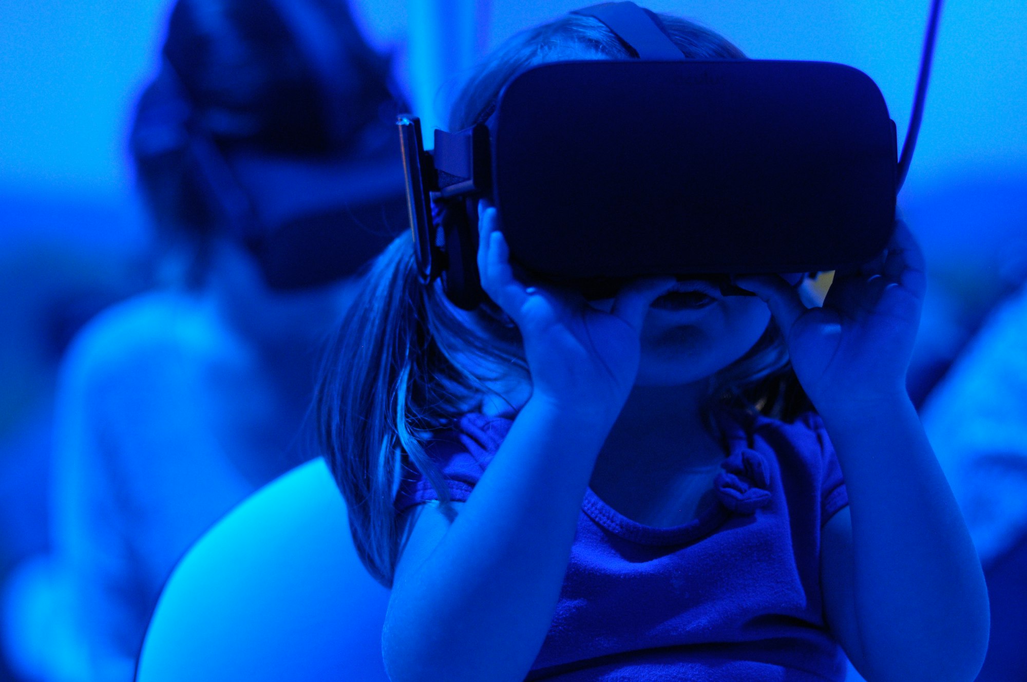 girl using VR goggles - Photo by Giu Vicente / Unsplash