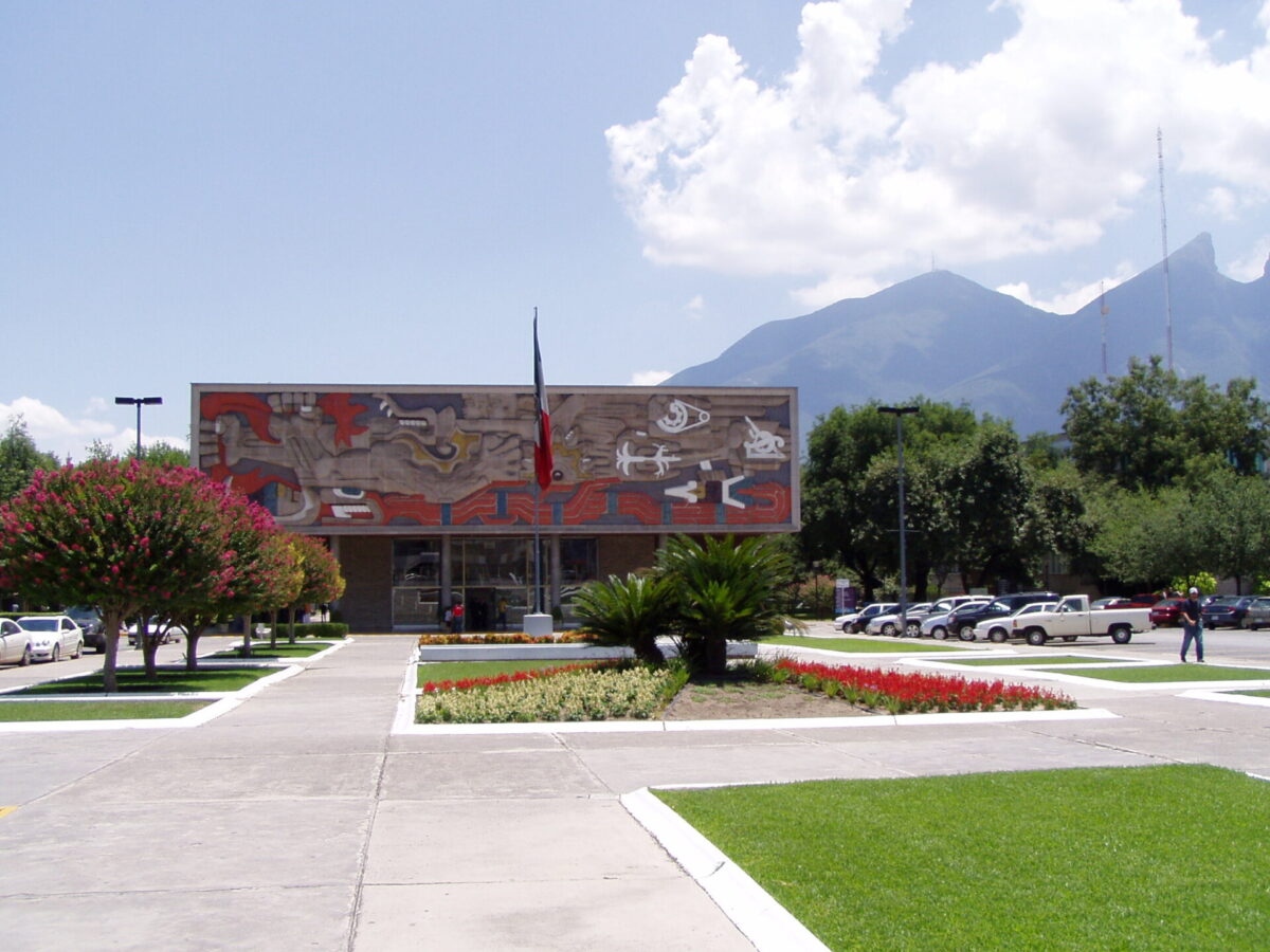 Tec de Monterrey campus. Image via Wikimedia Commons: https://commons.wikimedia.org/wiki/File:ITESM_Entrada_principal.JPG