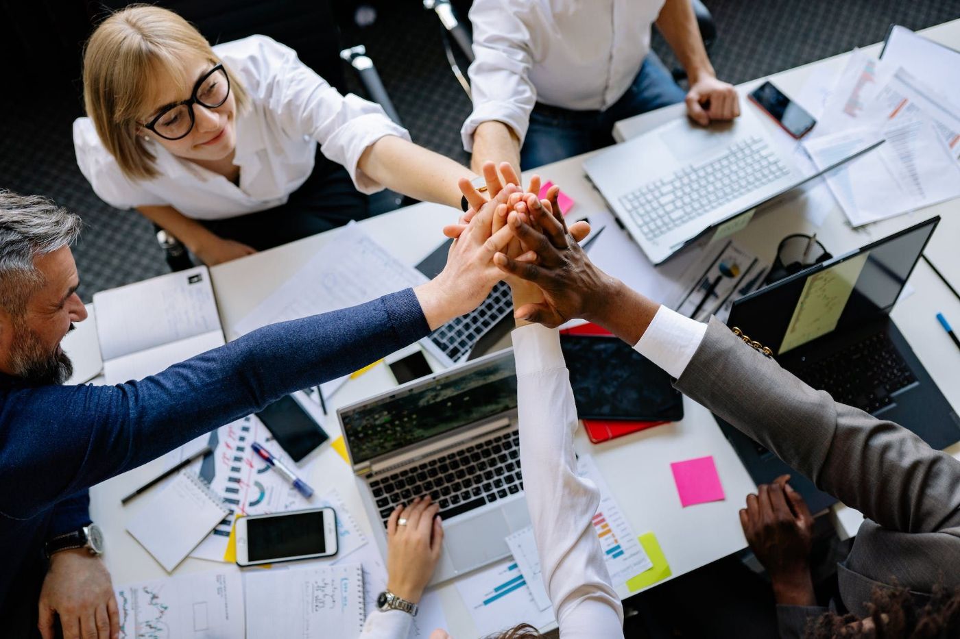 15 Global AI Executives Revolutionizing Diverse Industries
