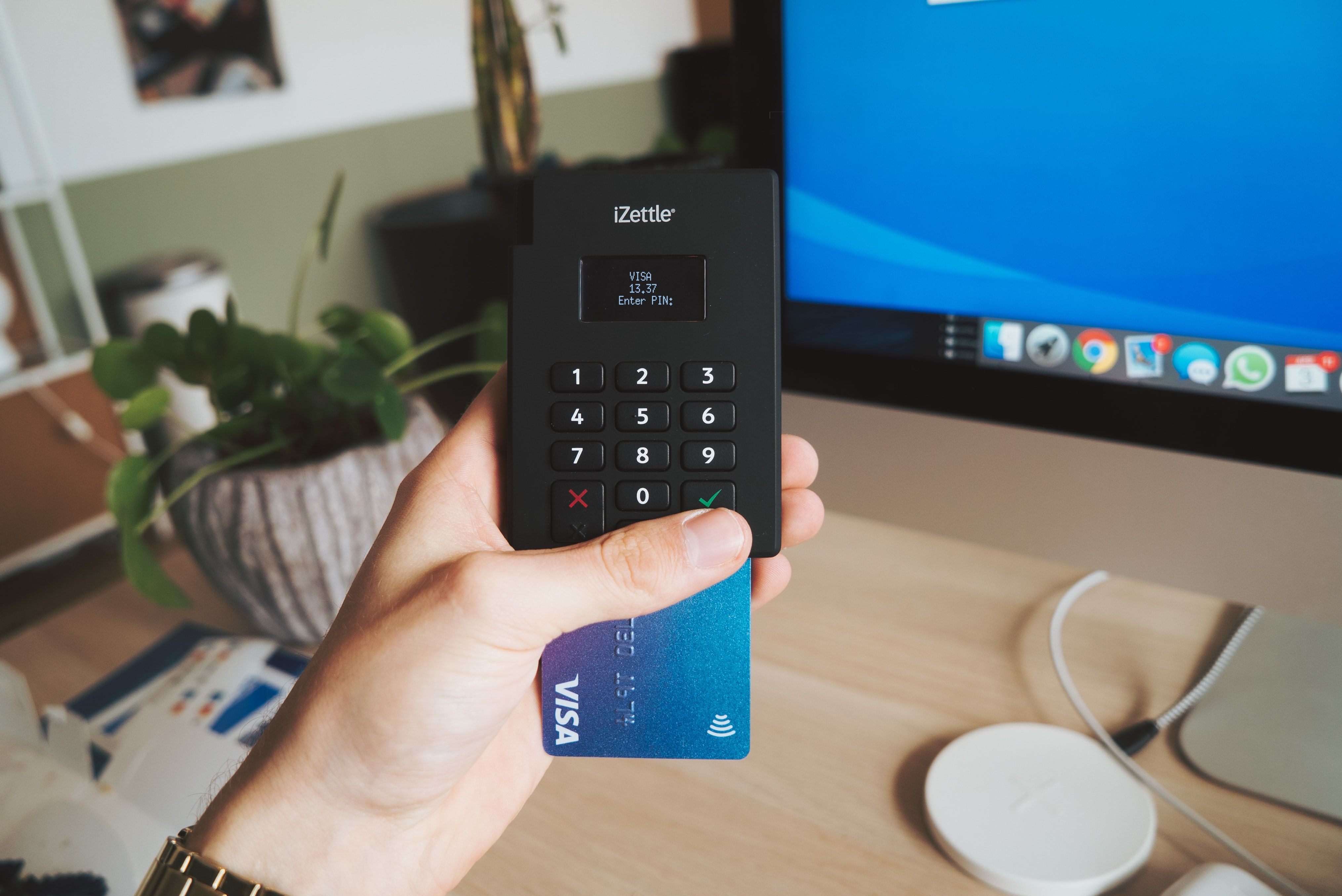 What are the Advantages of the Visa Card?