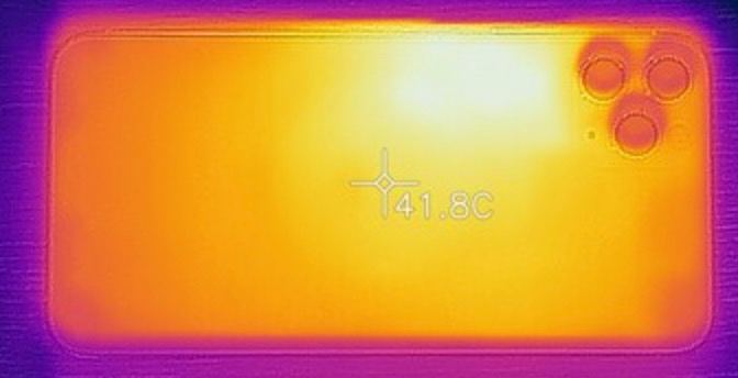 Thermal image of the iPhone during operation
