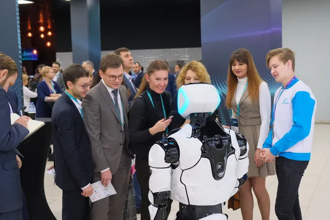 The thing is that the robot itself is a mechanism with a large number of moving pieces and each movement creates the so-called microphone pickups, i.e. the background noise that required constant monitoring and analysis.