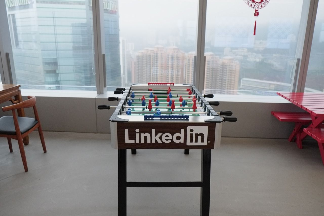 Ups & Downs of Running A B2B SaaS LinkedIn Page: What To Do/What Not To Do