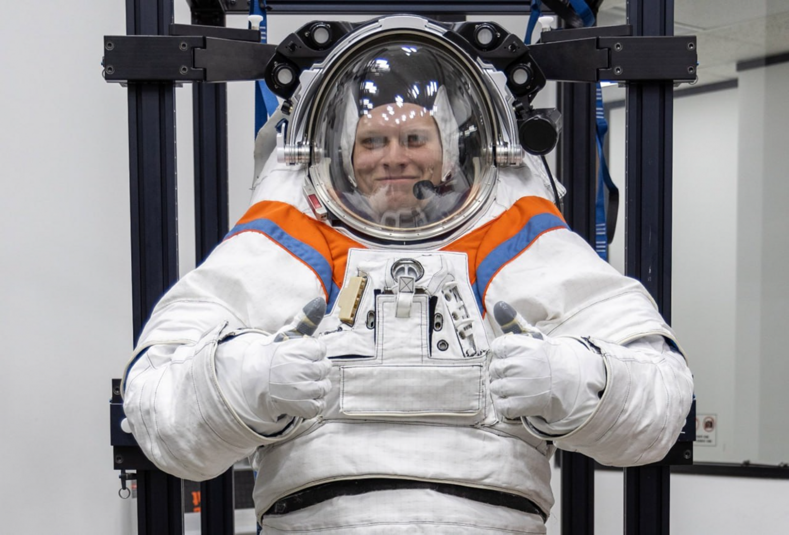 Axiom Space is showing off a new spacesuit for the moon in 2024. Alas, it does not yet have a life support system.