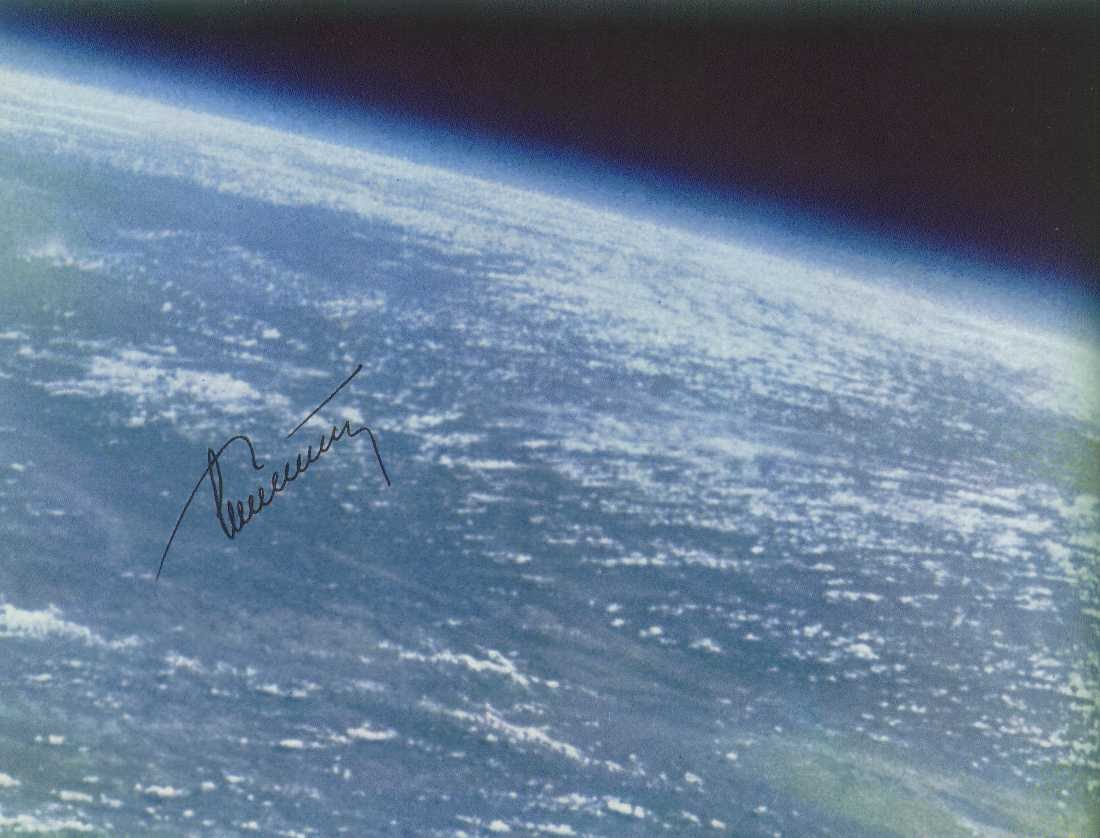 Photo of German Titov with autograph