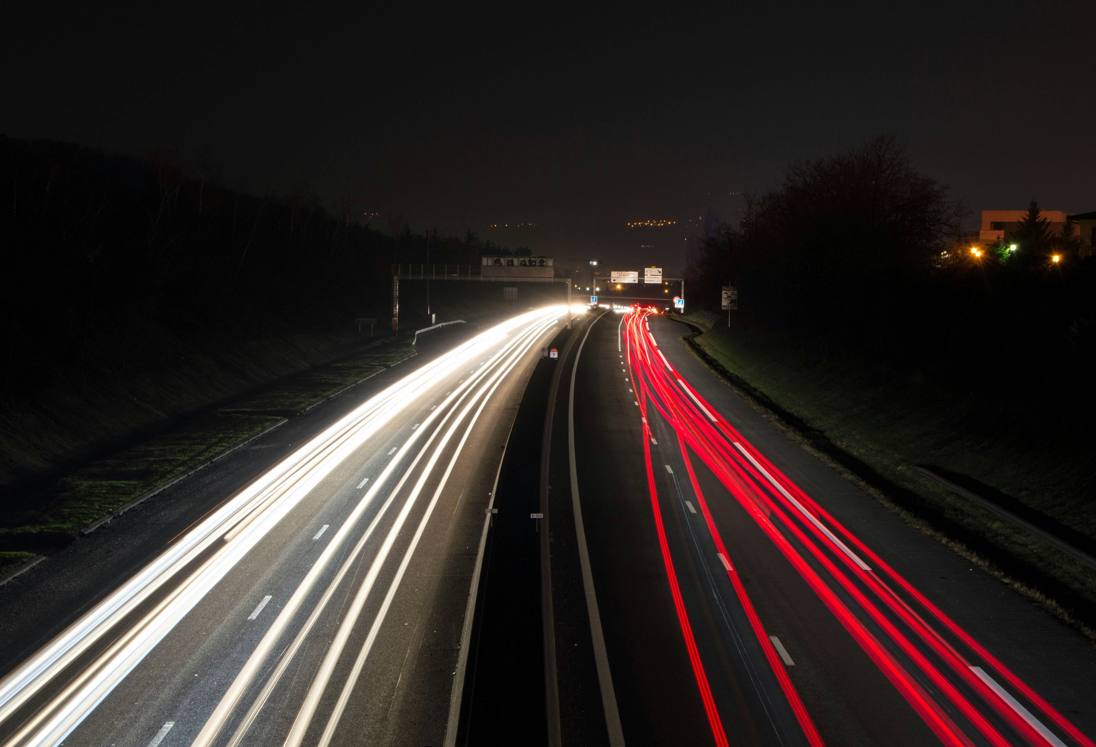 Go Concurrency Face-Off: Channels vs Mutexes