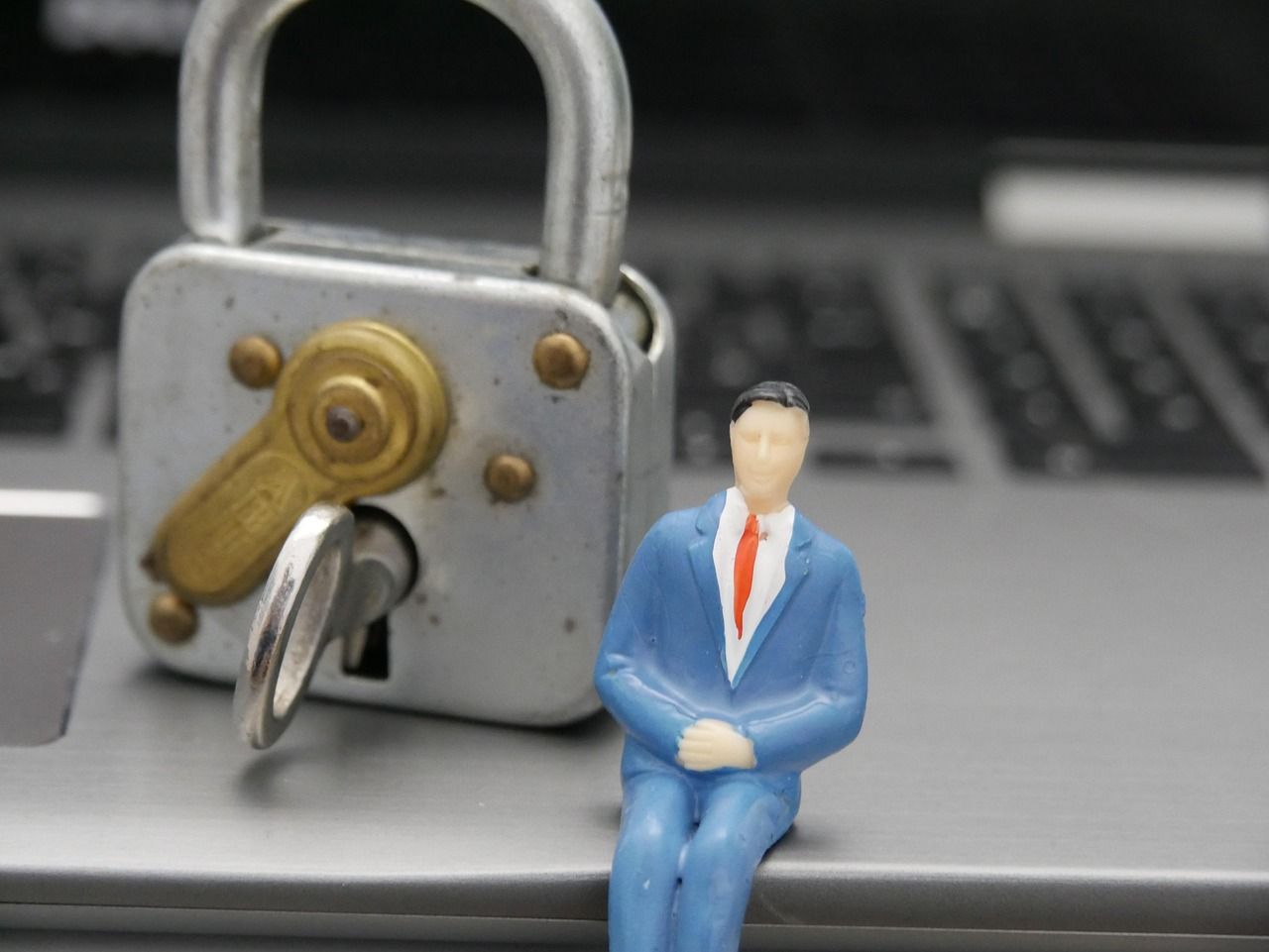 Extracting Hidden Malware Payloads with AI-Powered LLMs