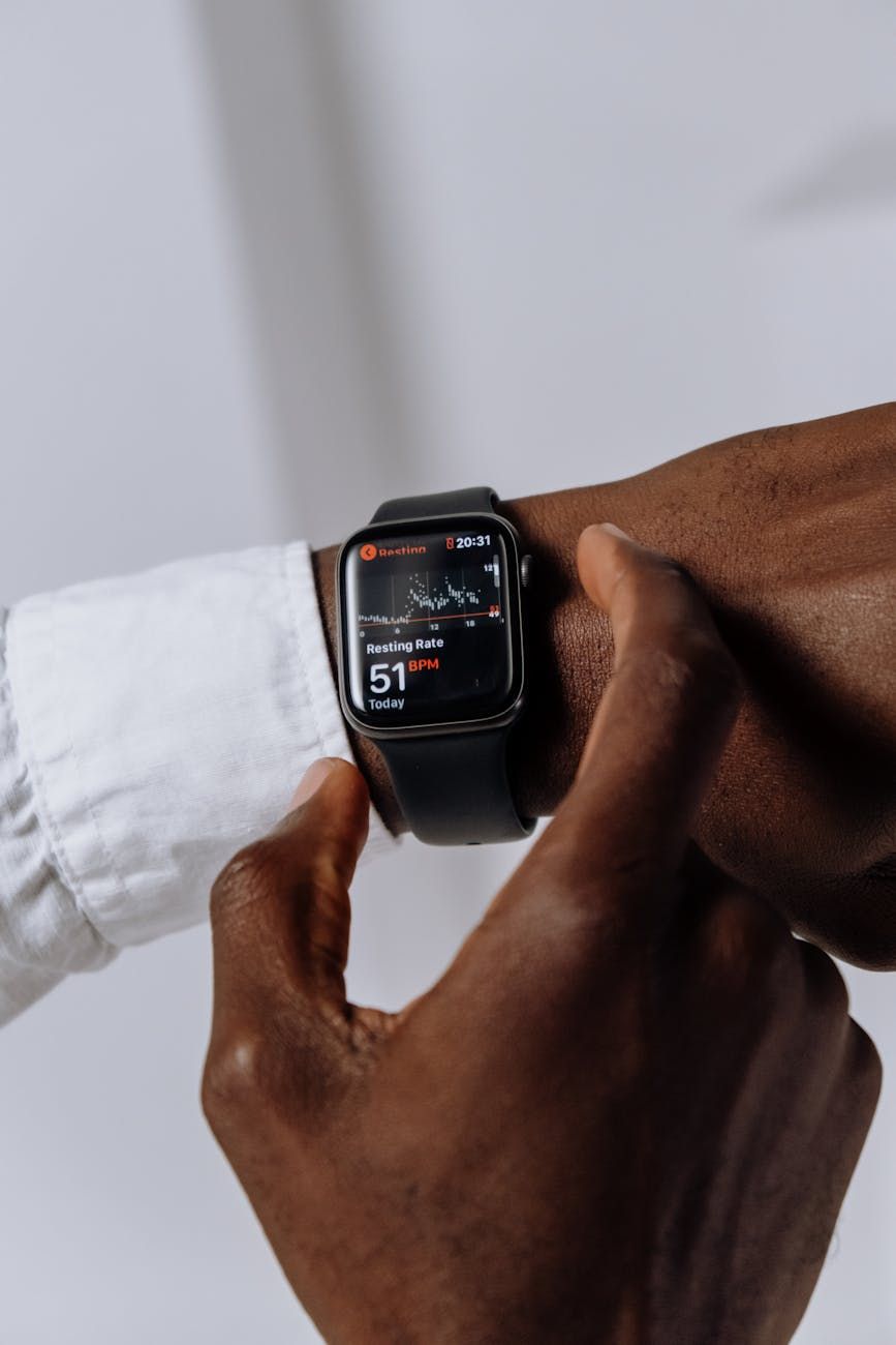 Boosting Health with Fitbit Leaderboards: Daily Steps and Competitive Motivation