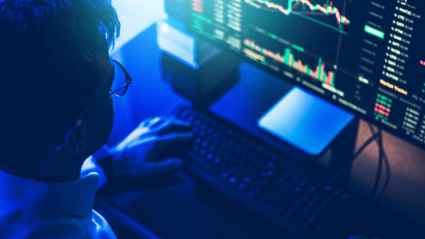 Embracing the Best of Both Worlds: 4 Platforms Balancing Centralization and Decentralization